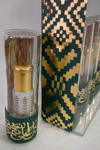 بوكس اكليريك مع شريط جلدي وتوزيعات زجاج