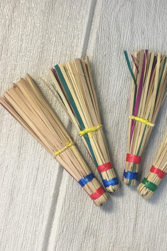 ميني مقشة من الخوص