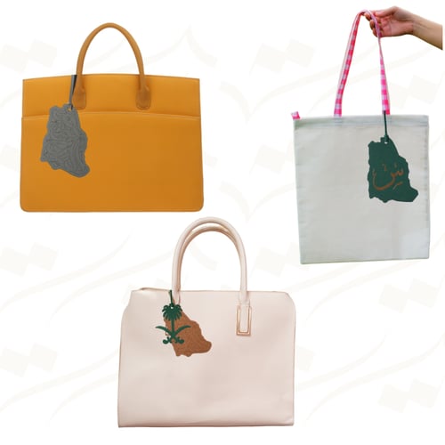 تعليقة جلد خريطة المملكة مع نقوش التأسيس