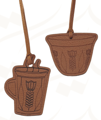 تعليقات من الجلد بشكل بيالة او فنجال