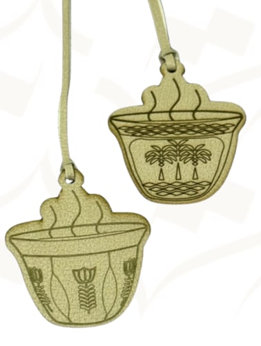 تعليقات من الجلد بشكل بيالة او فنجال