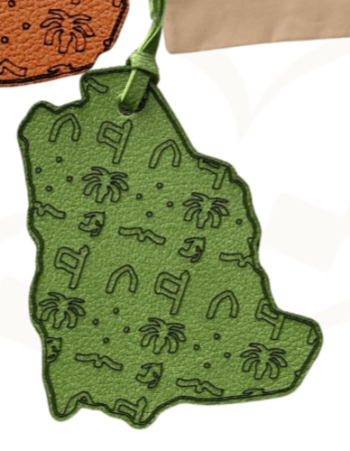 تعليقة جلد خريطة المملكة مع نقوش التأسيس