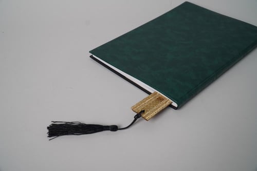 فاصل كتاب من زري البشت