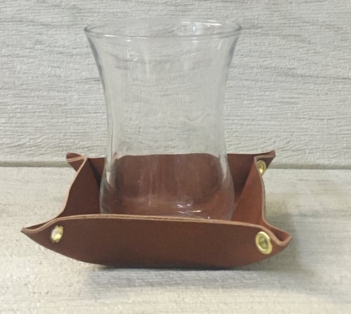 طقم ضيافة من الجلد مكون من 21 قطعة