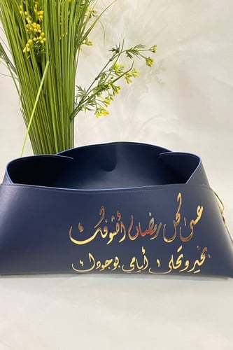 سلة من الجلد مناسبة للهدايا