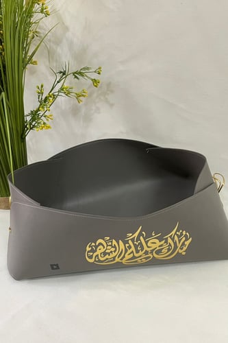 سلة من الجلد مناسبة للهدايا