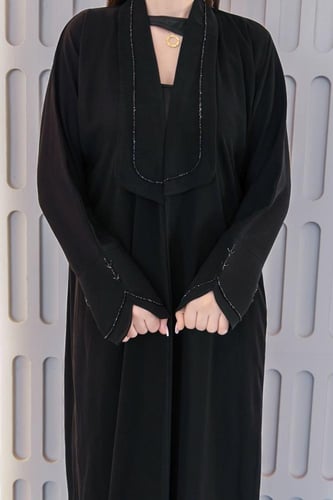 عباية بليزر قلاب شك كريب الرياض – عصرية وأنيقة