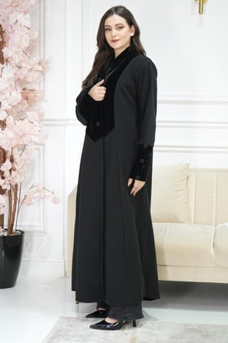 عباية قطيفة زرار – إطلالة شتوية أنيقة
