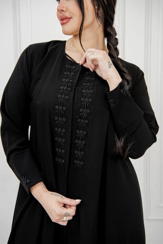 عباية ملكي شك أمام مكرّه – تصميم عملي أنيق