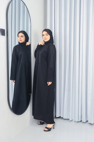 عباية قيطان أمام كم كرستال فاخرة وراقية بتصميم عصر...