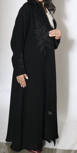 عباية كريب ملكي بتطريز جنب وكم وردة شك