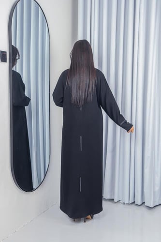 عباية بليزر ستان أنيقة بلمسة زرار أمامي وكم واسع