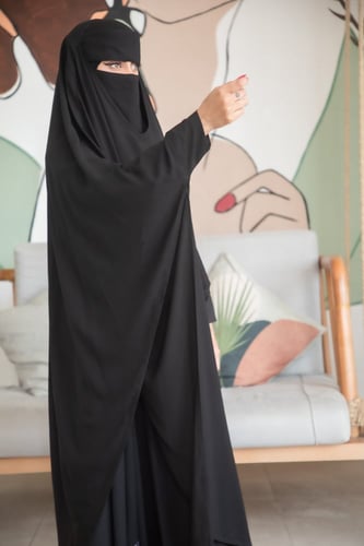 خمار رأس بمعصم مطاط – محتشم وعملي