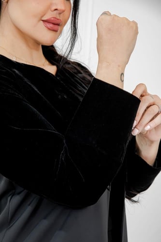 عباية مثلث قطيفة بلاتينوم – فخامة وأناقة