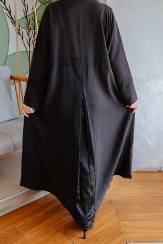 عباية صالونه كلوش ياقة وكم أنيقة وعصرية