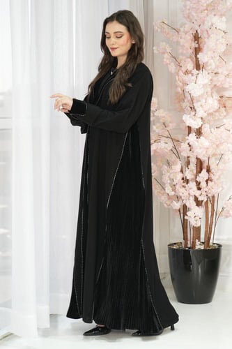 عباية شتوي تدخيلات قطيفة – دفء وأناقة ملكية