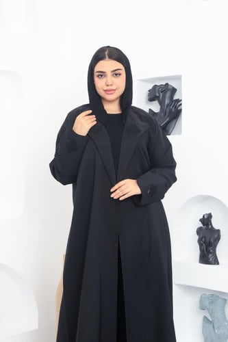 عباية كريب ملكي بتطريز دقيق على القلاب والأكمام ال...