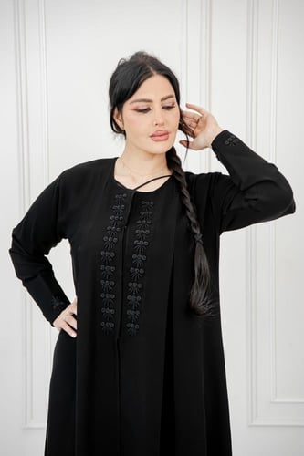 عباية ملكي شك أمام مكرّه – تصميم عملي أنيق