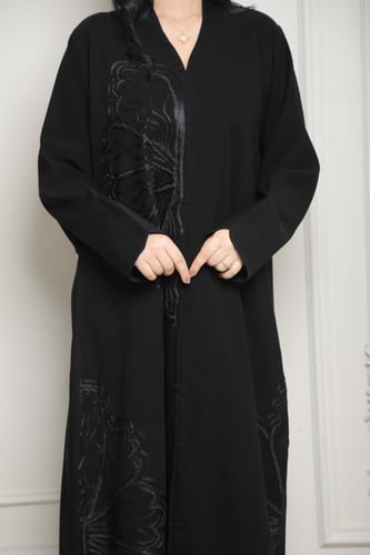 عباية تيجان تطريز هاري جنب وأمام راقية وفاخرة