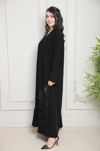 عباية تيجان تطريز هاري جنب وأمام راقية وفاخرة