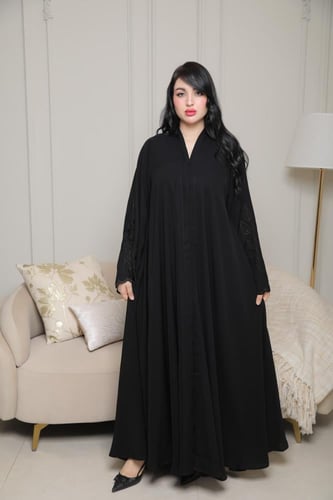 عباية تطريز كم وريدات أنيقة وراقية