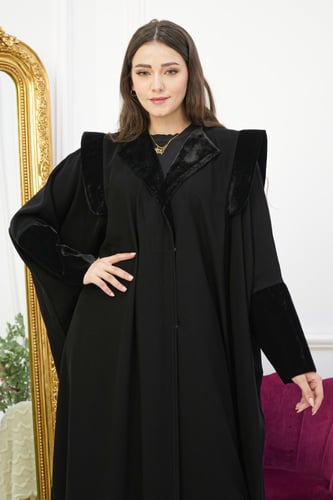 عباية بشت ملكي بقلاب وأكمام قطيفة فاخرة وراقية