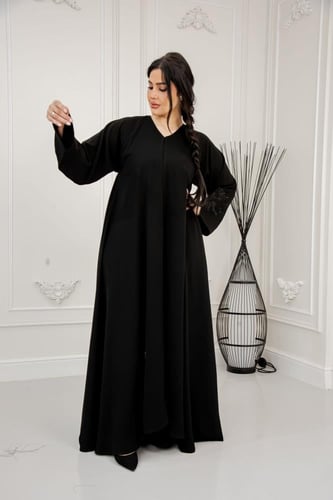 عباية كلوش بتطريز أسود – فاخرة ومميزة