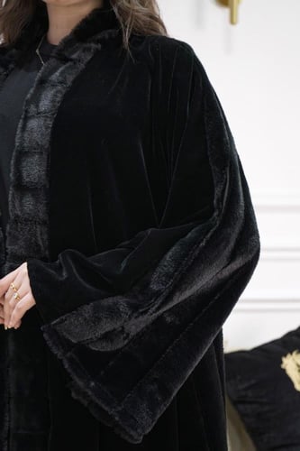 عباية مخمل فرو كامل بربع كلوش وكم مربع – فخامة شتو...
