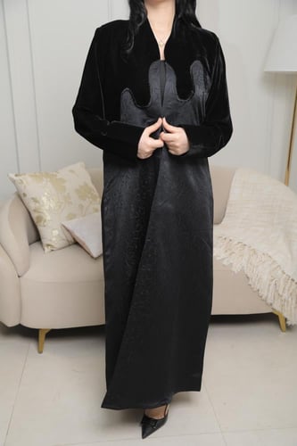 عباية شتوي جاكار ومخمل بتفاصيل متموجة راقية