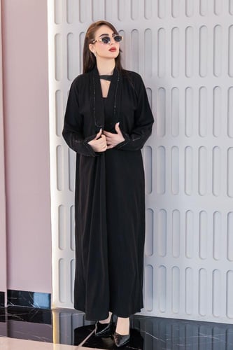 عباية بليزر قلاب شك كريب الرياض – عصرية وأنيقة