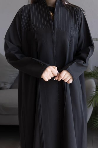 عباية كتان مقلم شك – عملية وعصرية