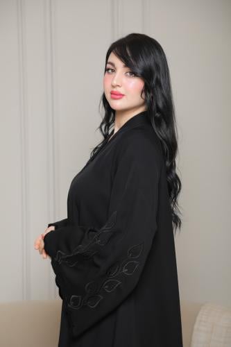 عباية تطريز كم وريدات أنيقة وراقية