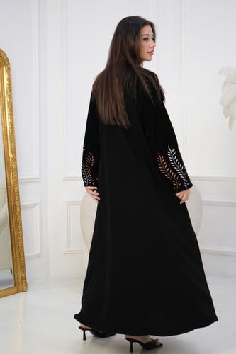 عباية ملكي كم قطيفة مطرز – فاخرة ومميزة