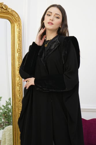 عباية بشت ملكي بقلاب وأكمام قطيفة فاخرة وراقية