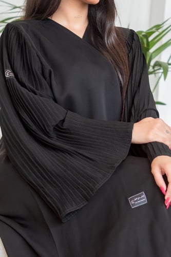 عباية نواعم كسرات كتف – أنيقة وناعمة