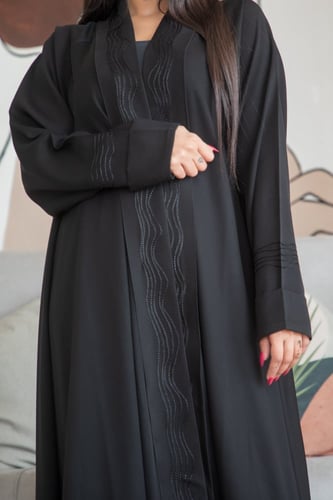 عباية صالونة ياقة هاري – فاخرة وناعمة