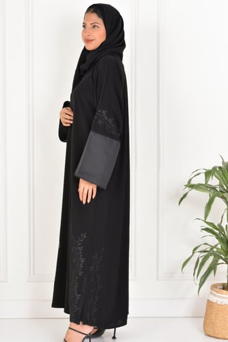 عباية ملكي كوري بتطريز كم شاهين أنيقة وفاخرة