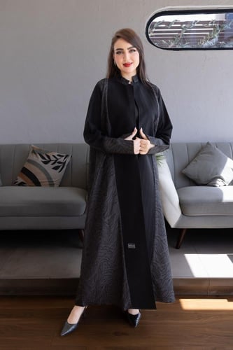 عباية لمياء ياقة جاكار جوانب وكم – فاخرة وعصرية