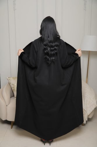 عباية بليزر ديباج جوخ بياقة وكم قطيفة فاخرة ولمسة...