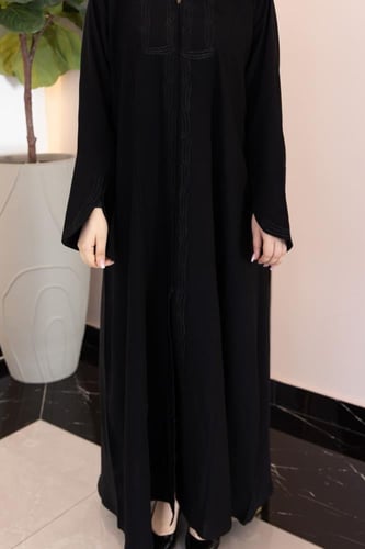 عباية ماك يو تطريز أمام وكم – أنيقة وعملية