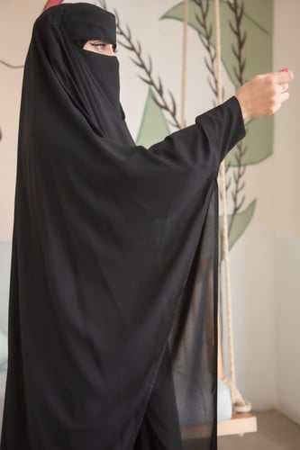 خمار رأس بمعصم مطاط – محتشم وعملي