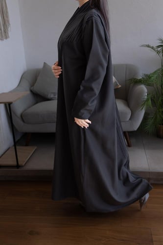 عباية كتان مقلم شك – عملية وعصرية