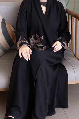 عباية هاري كم وأمام بيج كريب ملكي – فاخرة ومميزة