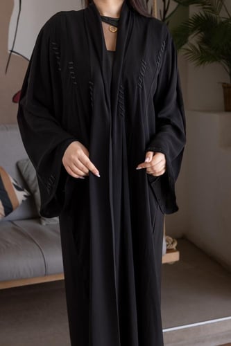 عباية ملكي كسرات شك كم كريب ملكي – أنيقة وعصرية