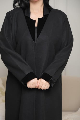 عباية بليزر ديباج جوخ بياقة وكم قطيفة فاخرة ولمسة...