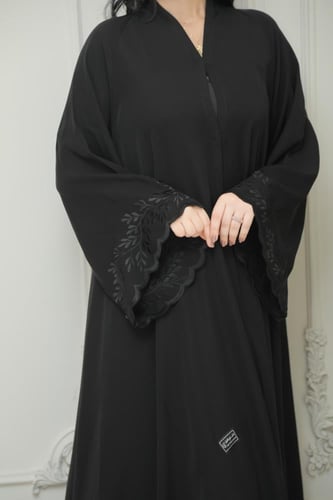 عباية كلوش إنترنت كوري بتطريز وريدات أسود فاخرة وم...