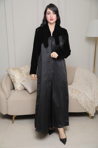 عباية شتوي جاكار ومخمل بتفاصيل متموجة راقية