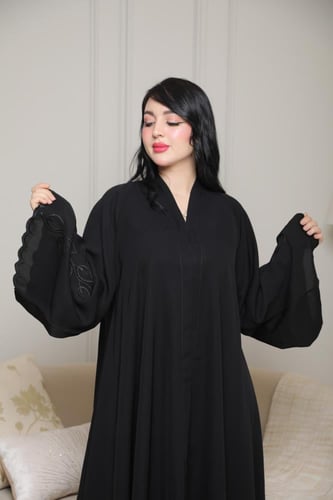 عباية تطريز كم وريدات أنيقة وراقية