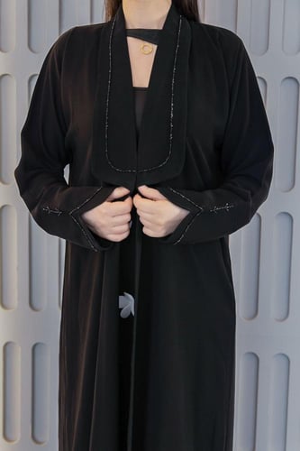 عباية بليزر قلاب شك كريب الرياض – عصرية وأنيقة