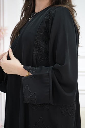 عباية جوانب تطريز أسود – تصميم أنيق عملي
